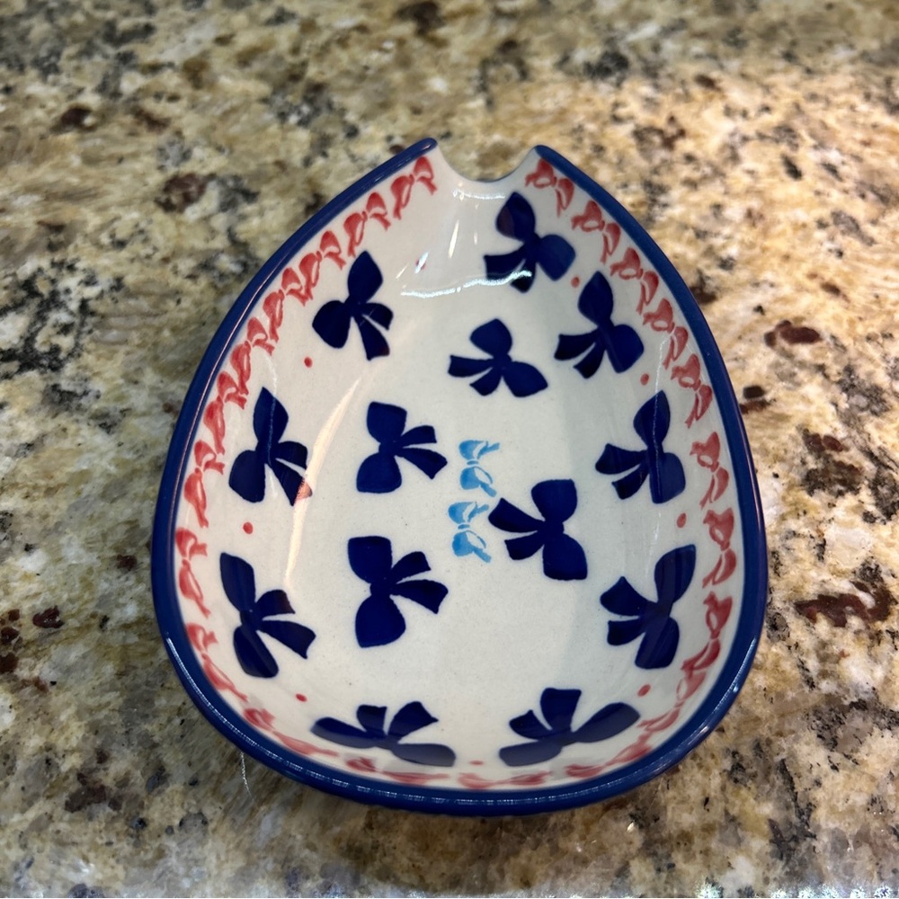 Boleslawiec Polish Pottery Spoon Rest Hand Made in Poland all over Bows NEW